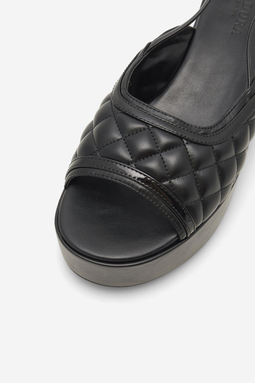 Sandały na platformie