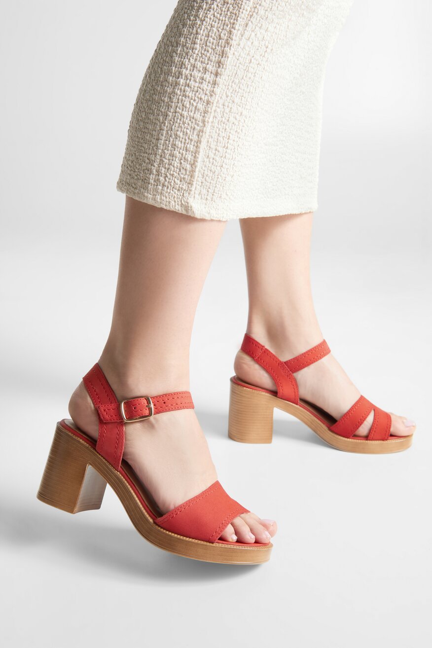 Sandały skórzane na słupku