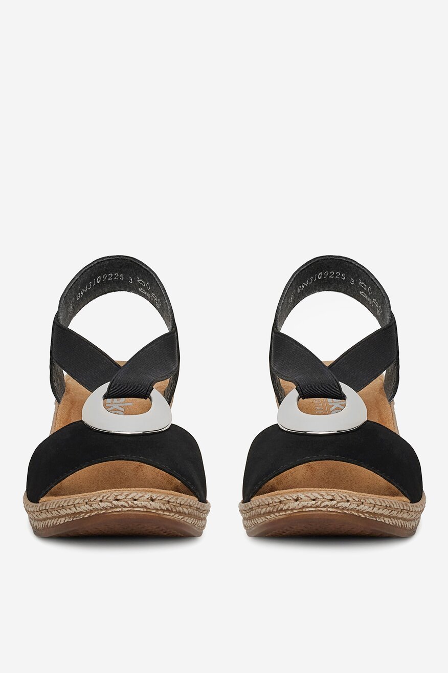 Sandały na koturnie