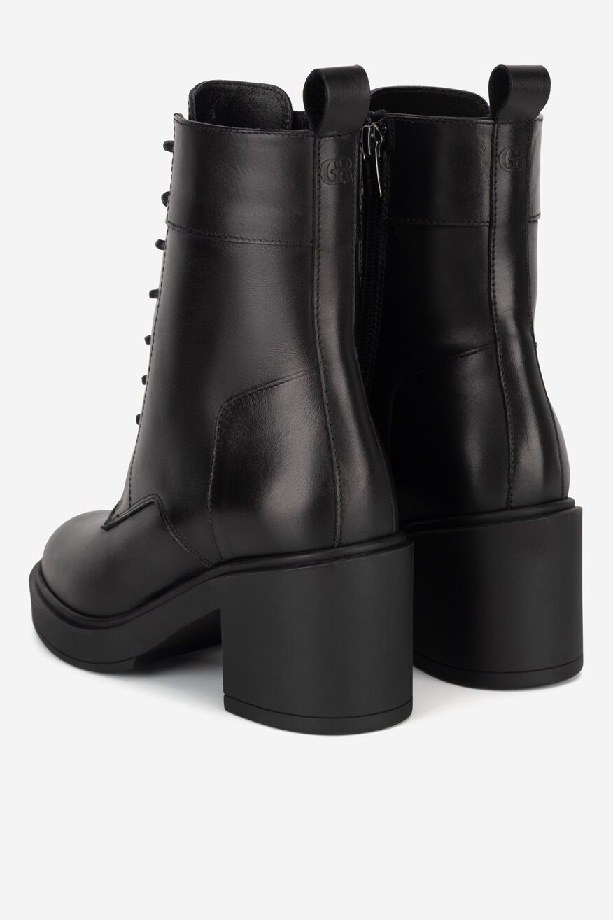 Trzewiki skórzane na słupku