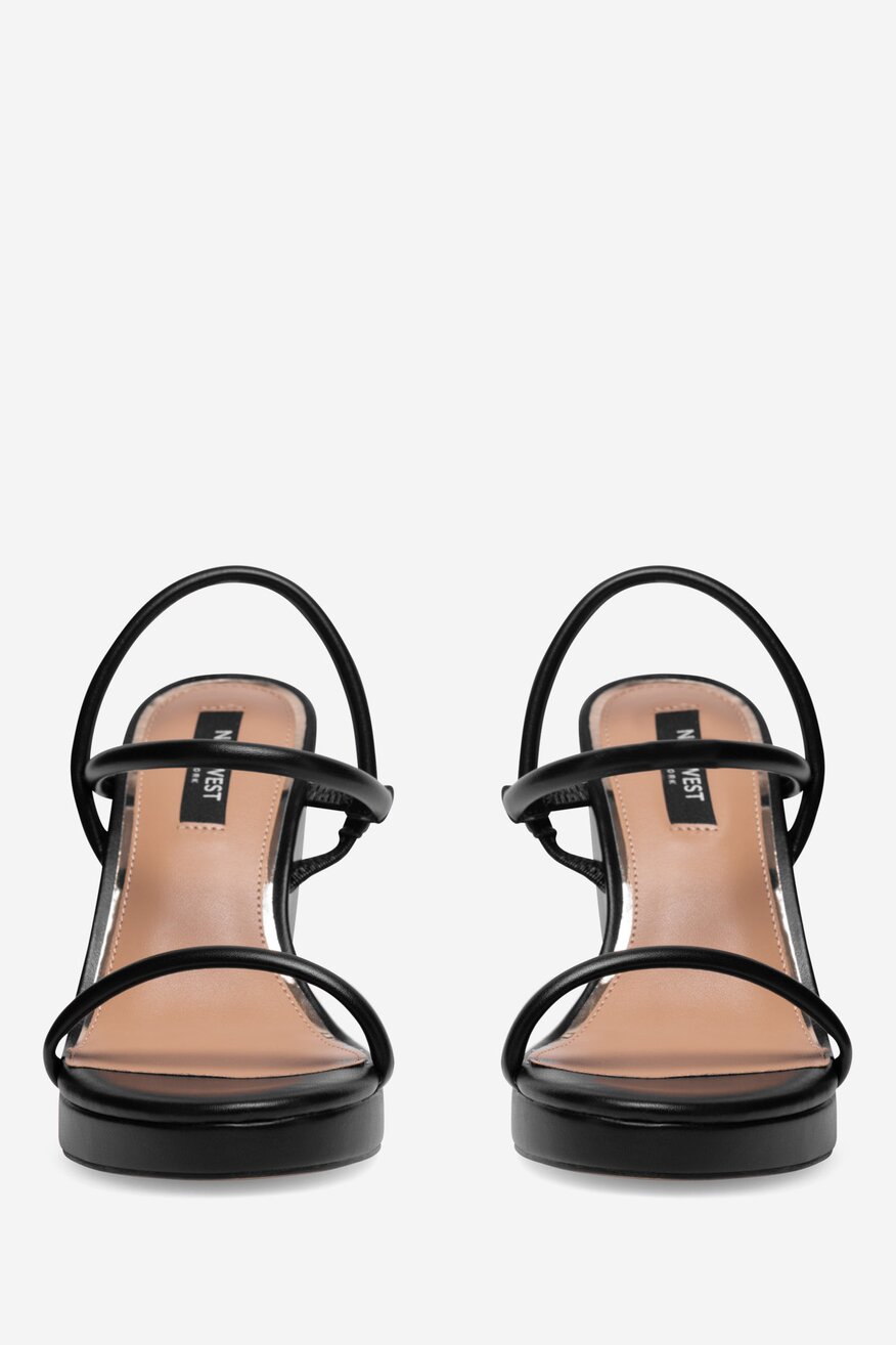 Sandały na koturnie