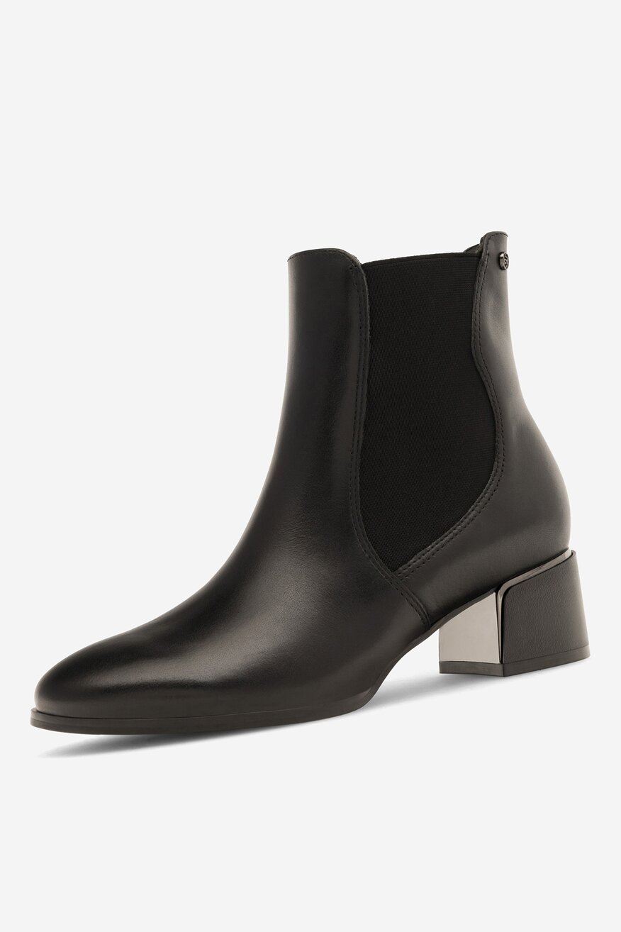 Botki skórzane na słupku