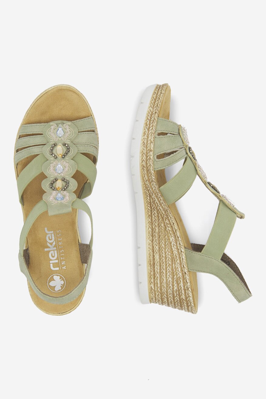 Sandały na koturnie