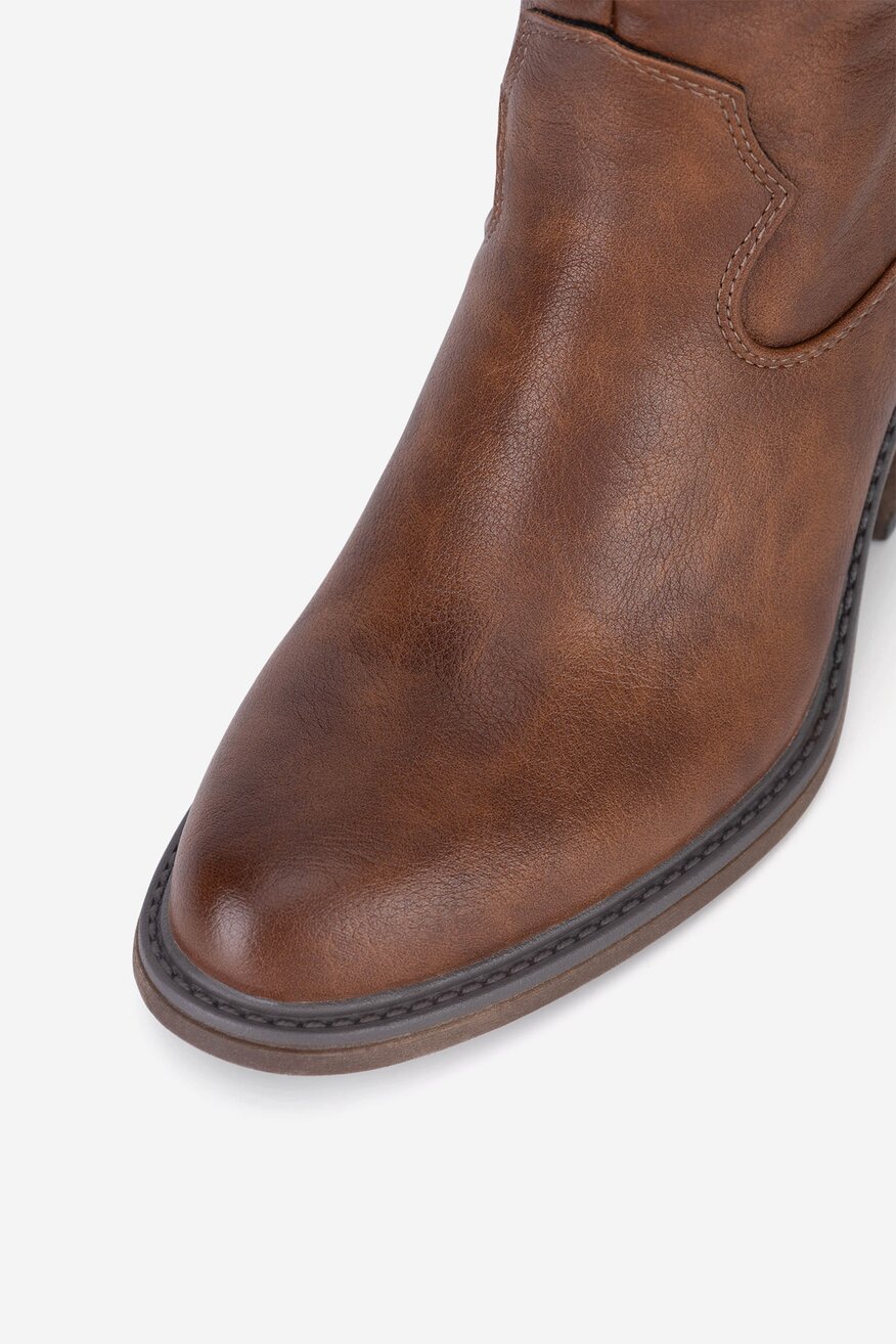 Botki ocieplane na słupku