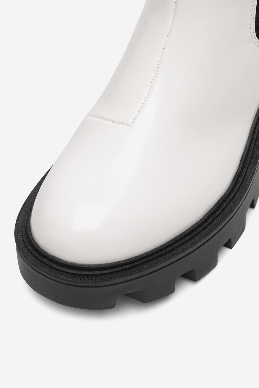 Botki na grubej podeszwie