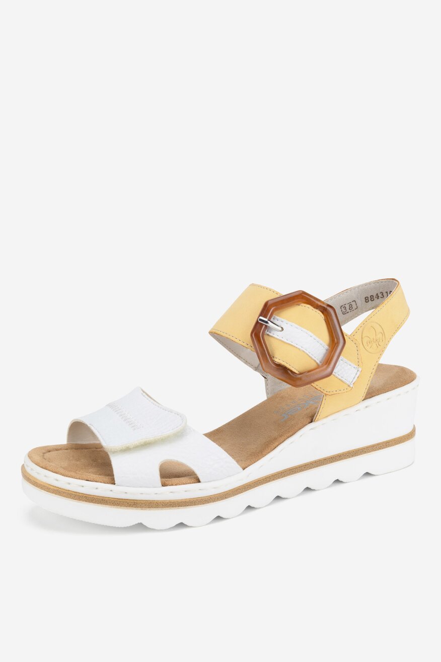 Sandały na koturnie