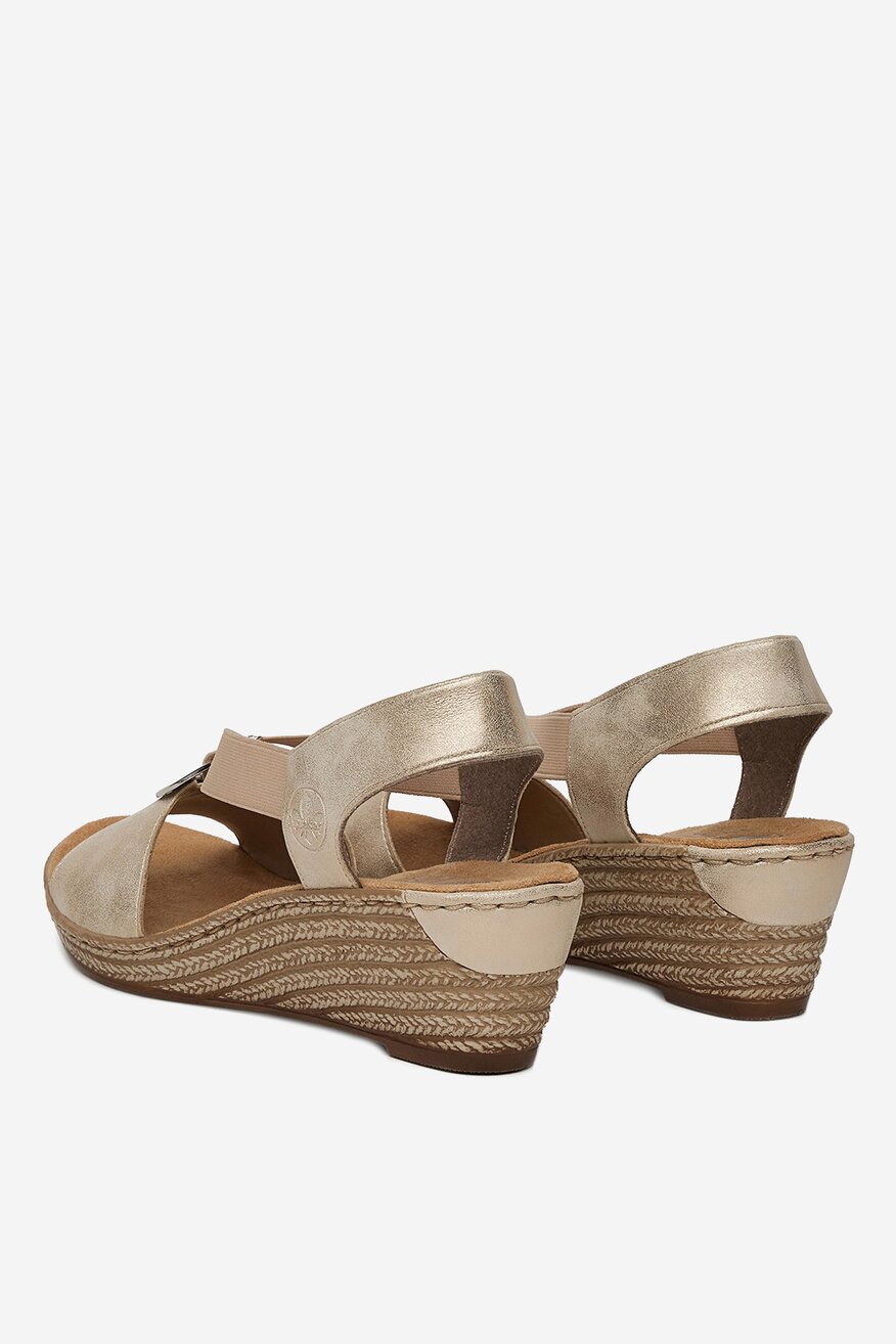 Sandały na koturnie