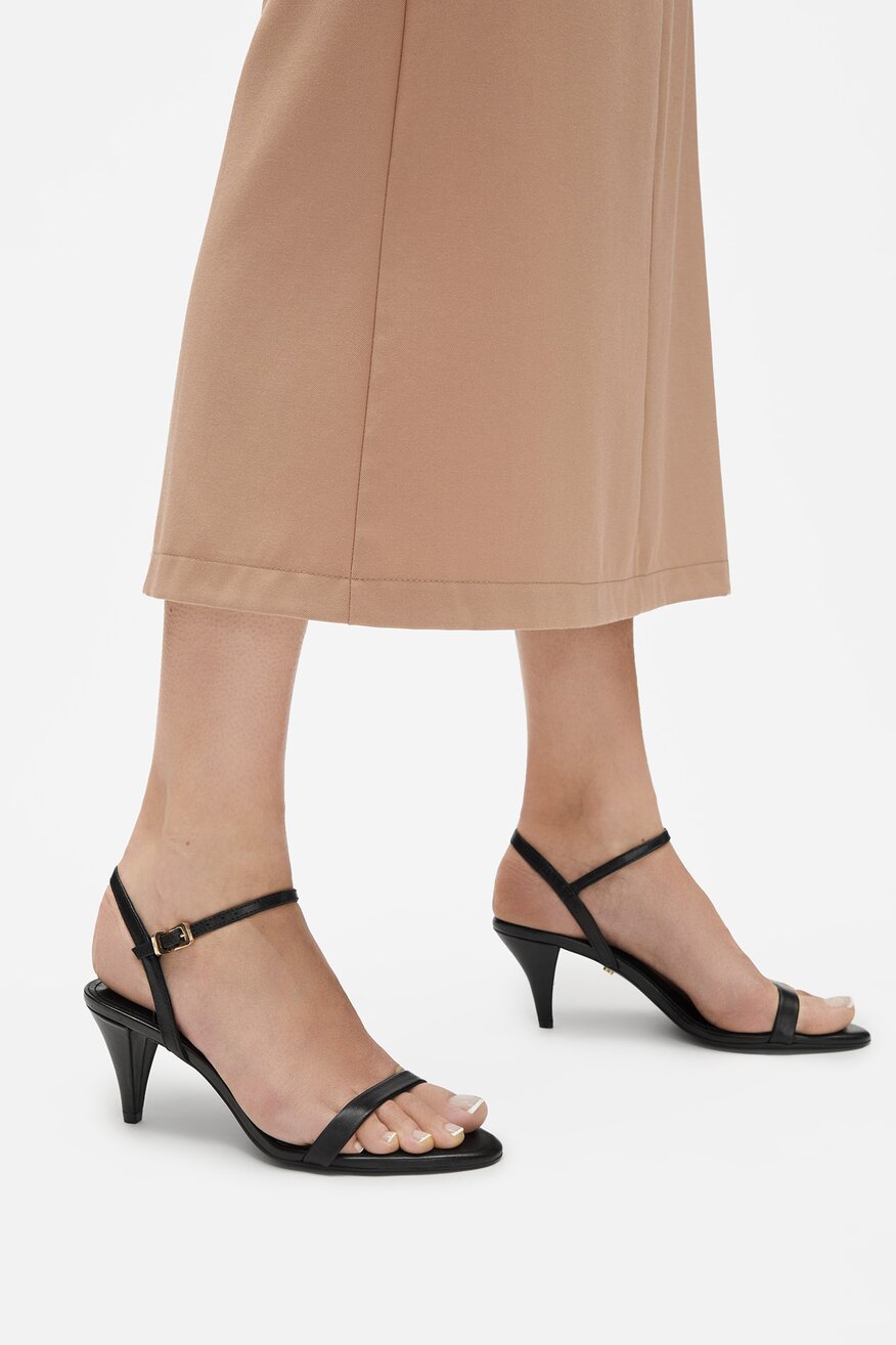 Sandały skórzane na obcasie