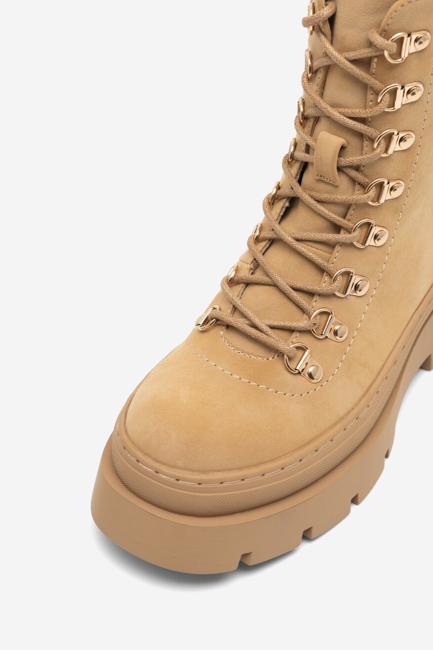 Trzewiki na grubej podeszwie