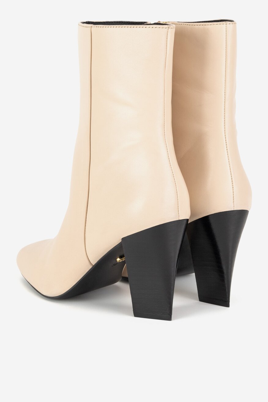 Botki skórzane na słupku