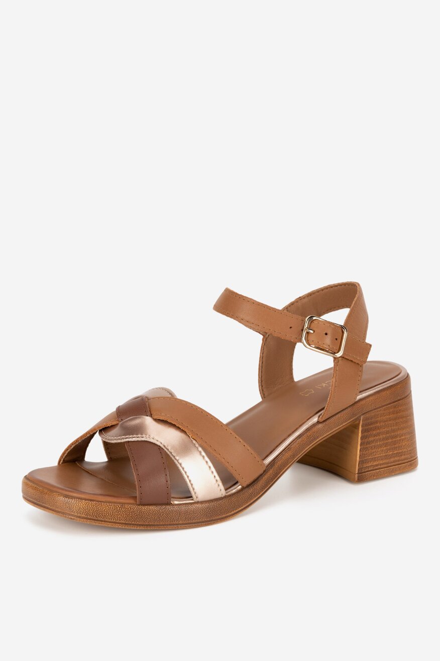 Sandały skórzane na obcasie