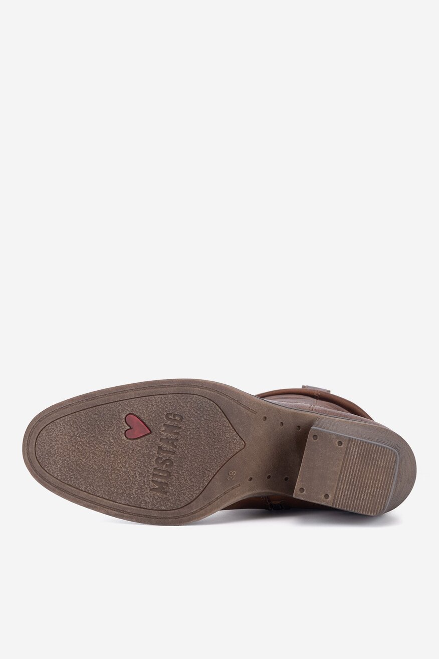 Botki ocieplane na słupku