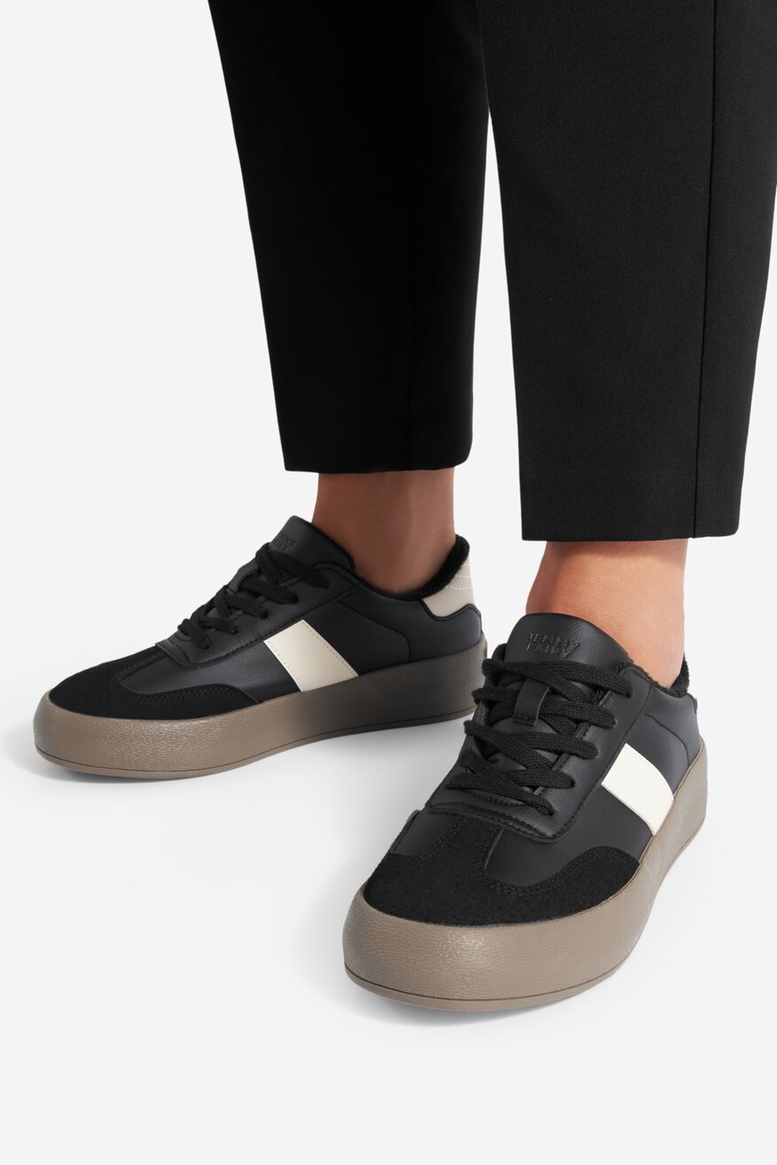 Sneakersy na platformie