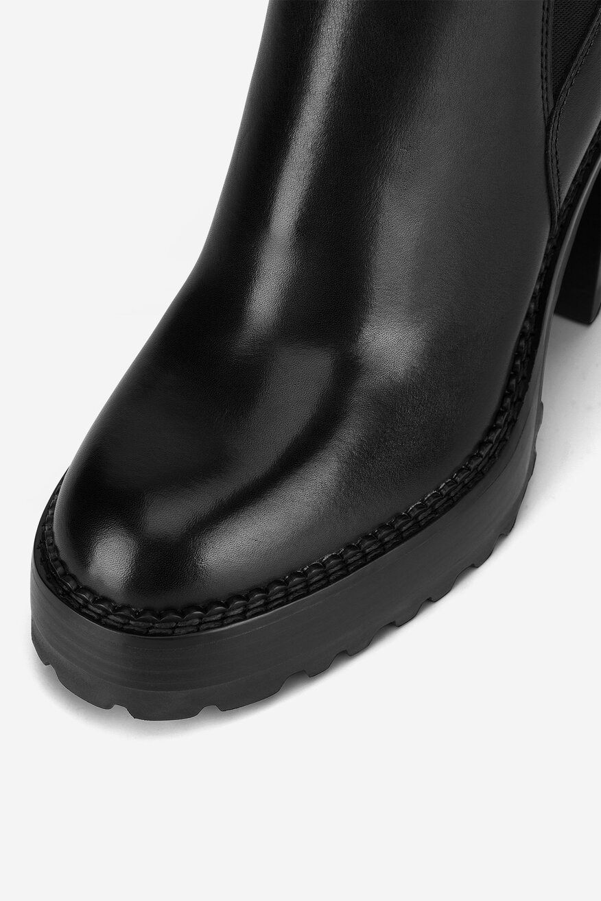 Botki skórzane na słupku