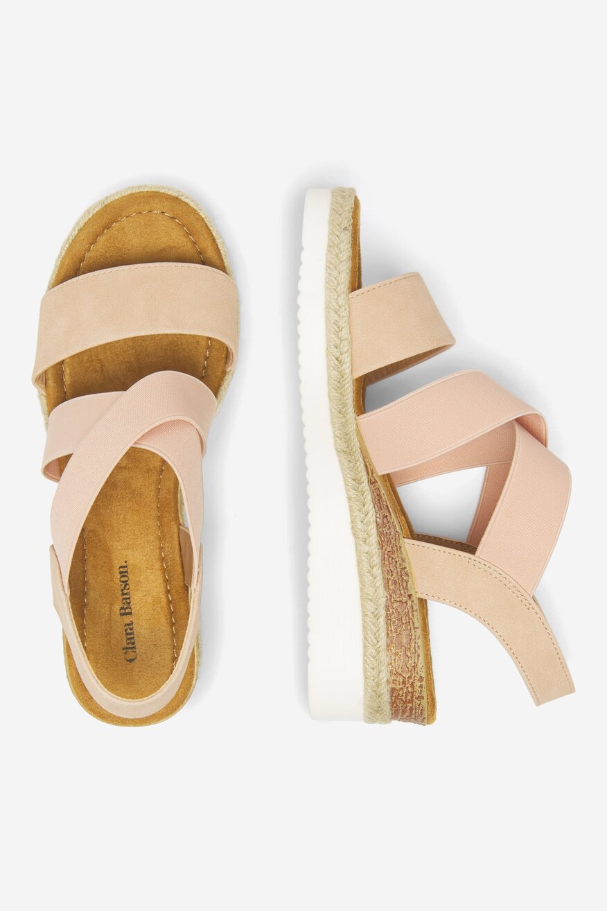 Sandały na koturnie