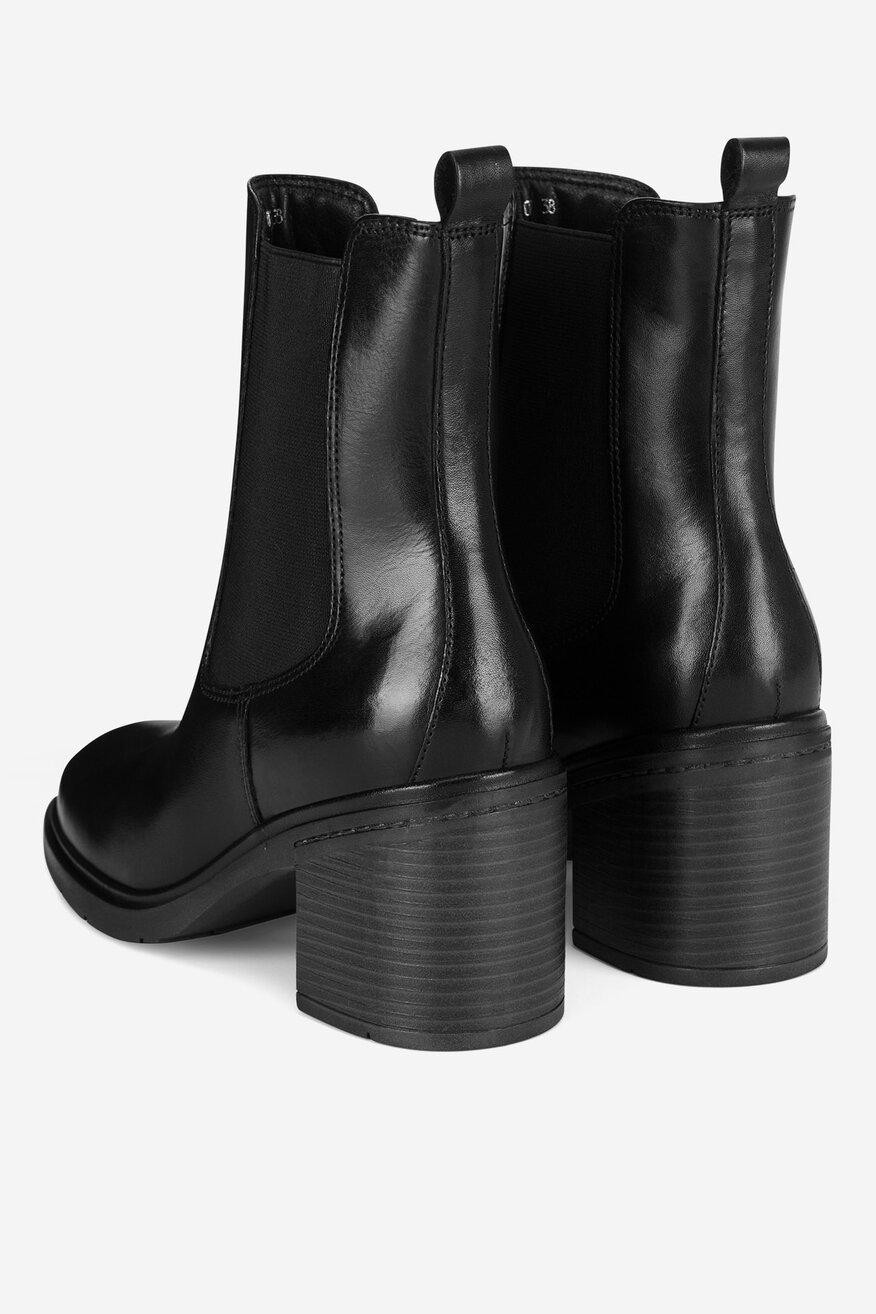 Botki skórzane na słupku