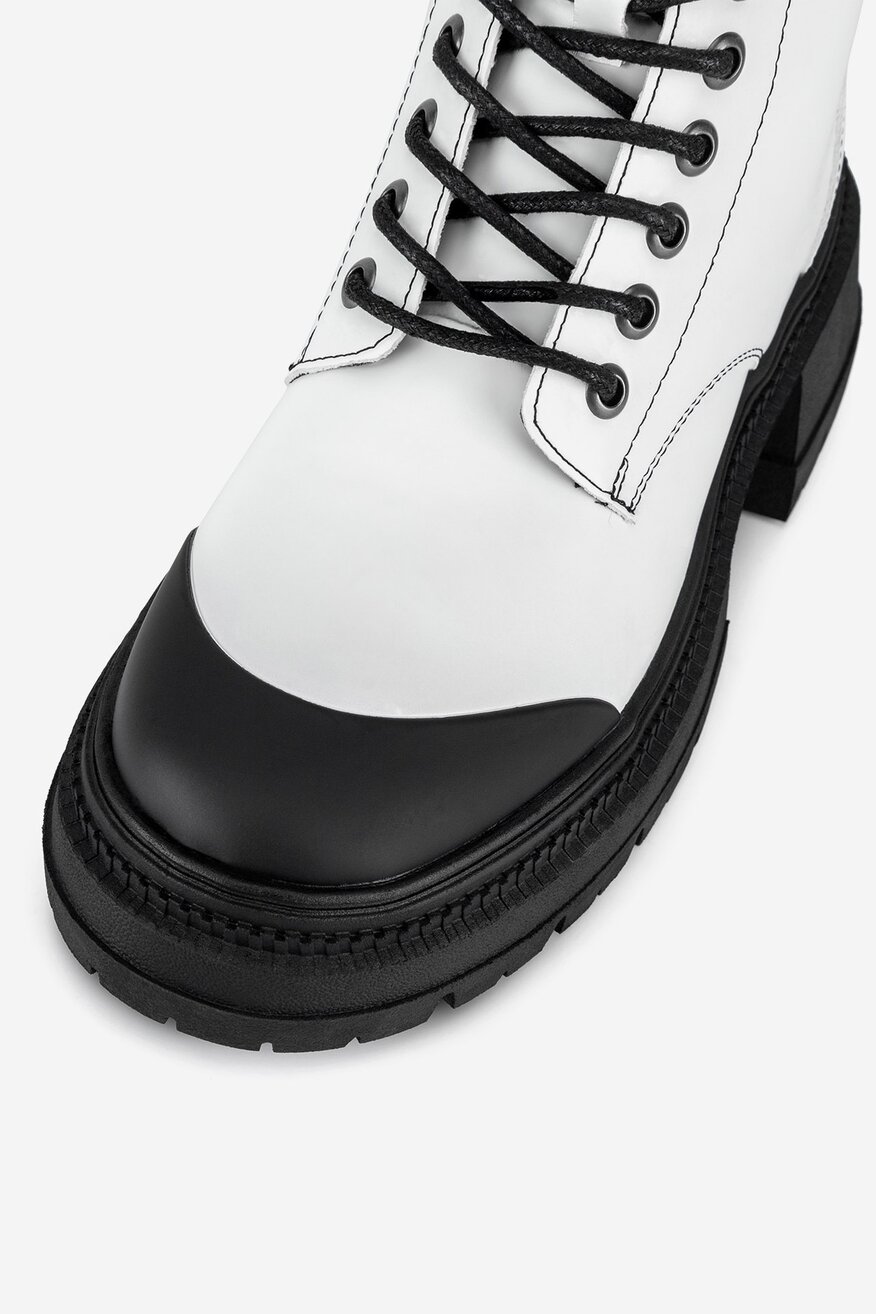 Trzewiki na grubej podeszwie