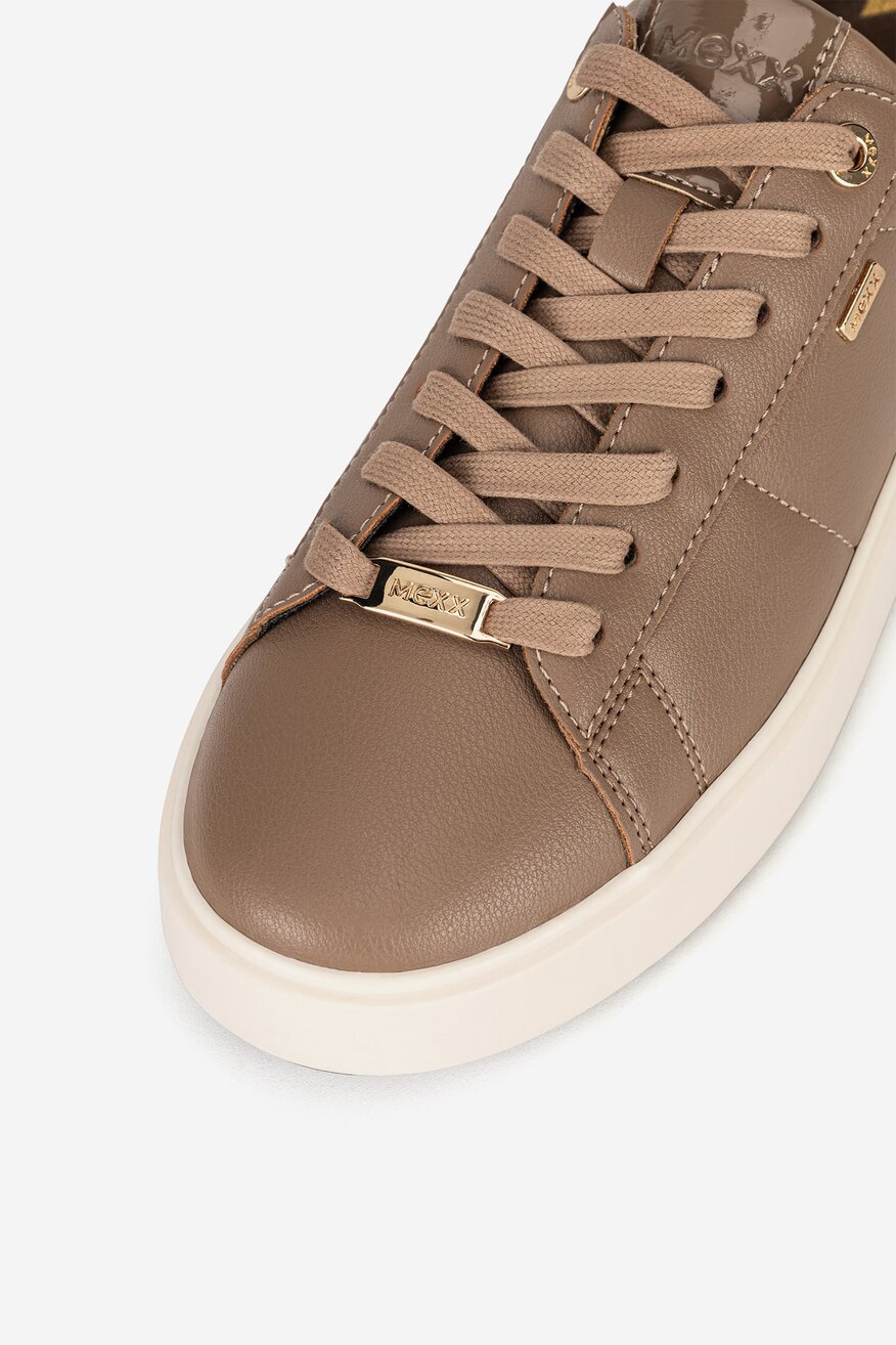 Sneakersy na platformie