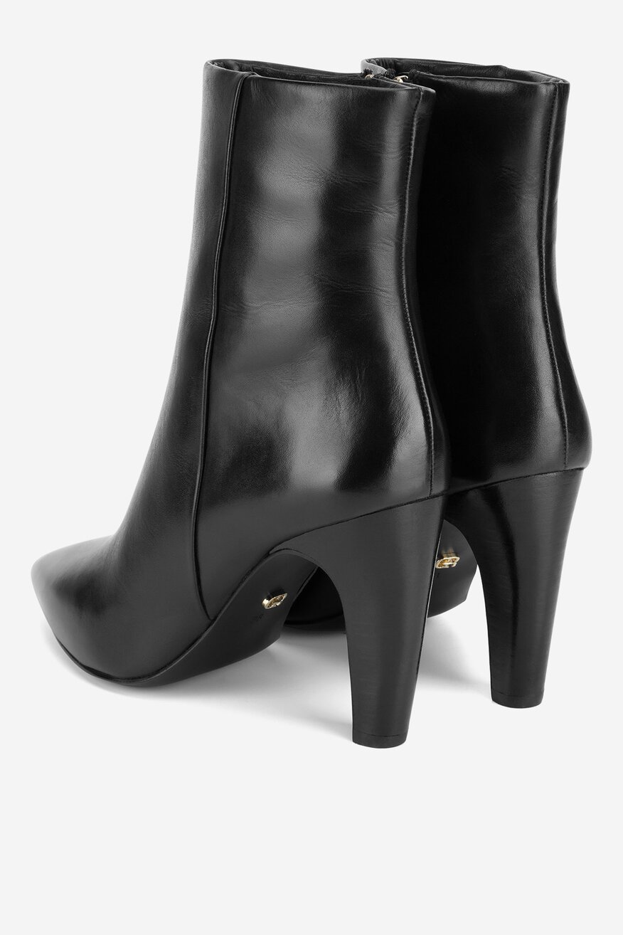 Botki skórzane na słupku