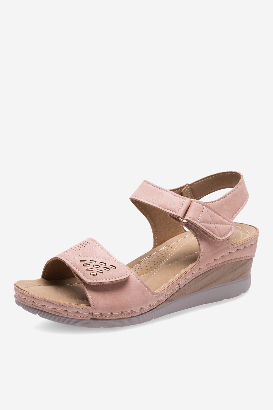 Sandały na koturnie