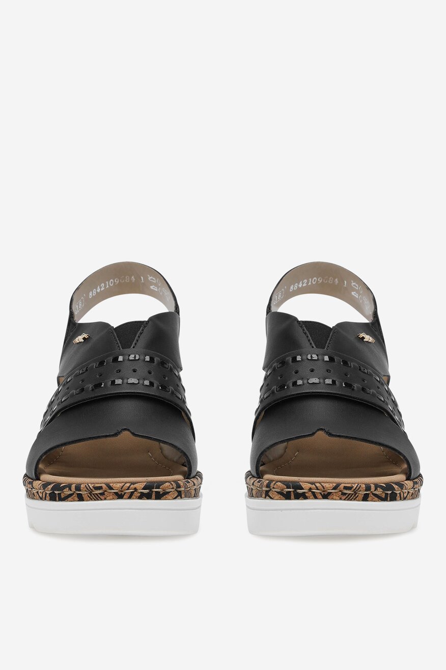 Sandały na koturnie