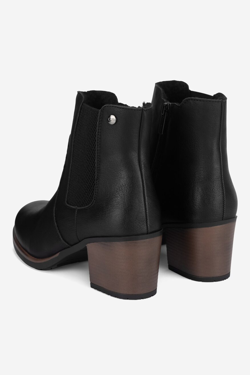 Botki ocieplane na słupku