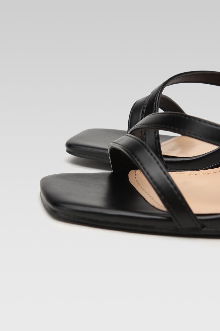 DeeZee - Sandały na szpilce