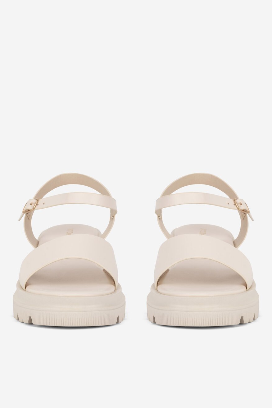 Sandały na grubej podeszwie