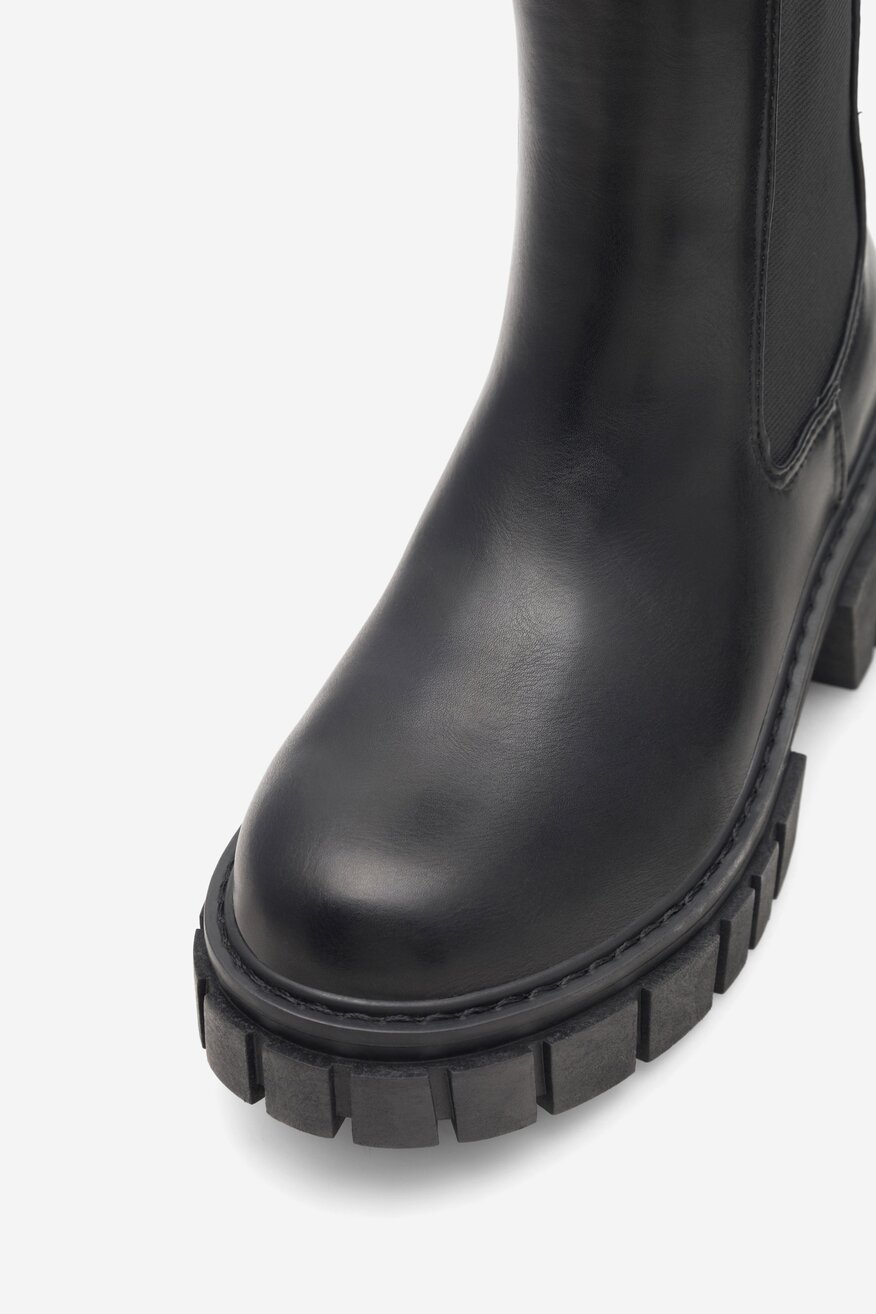 Sztyblety na grubej podeszwie