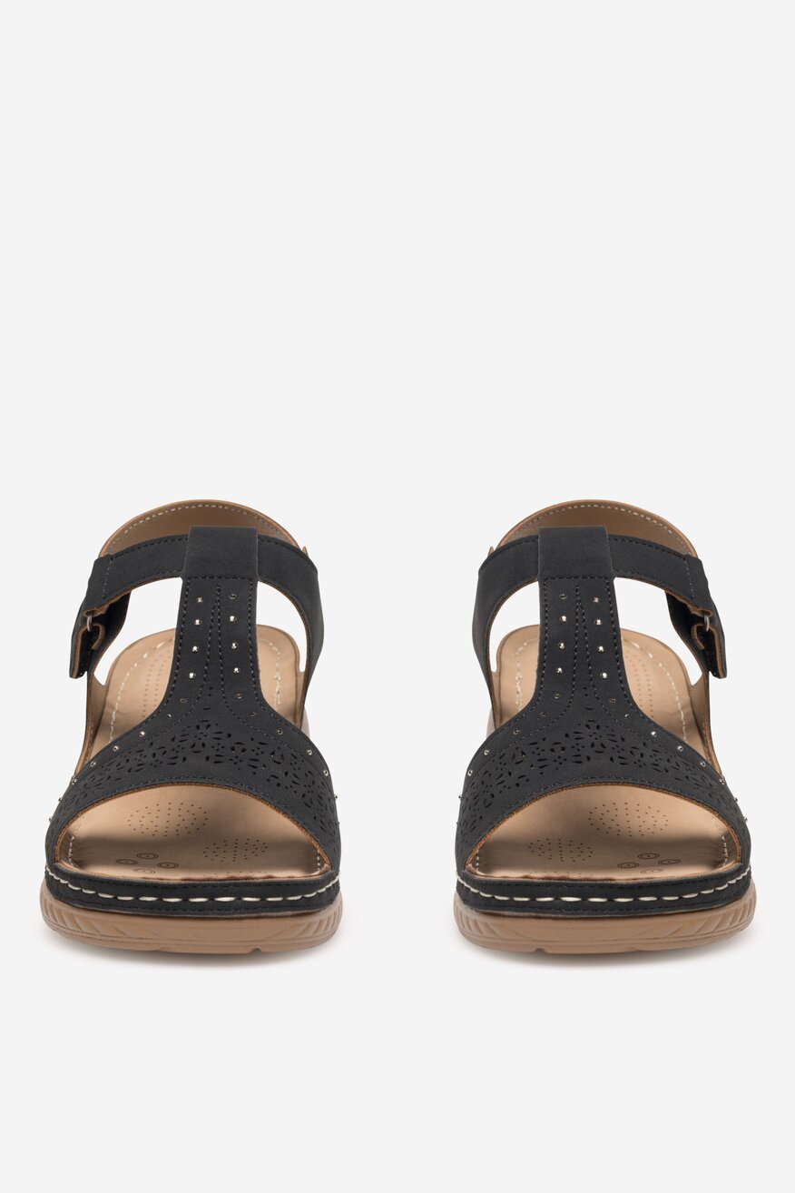 Sandały na koturnie