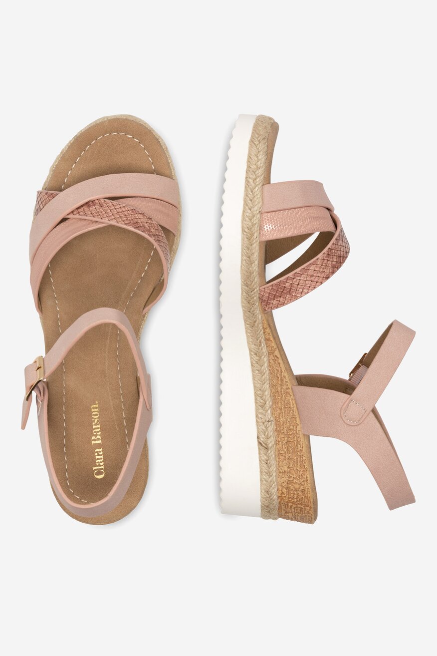 Sandały na koturnie