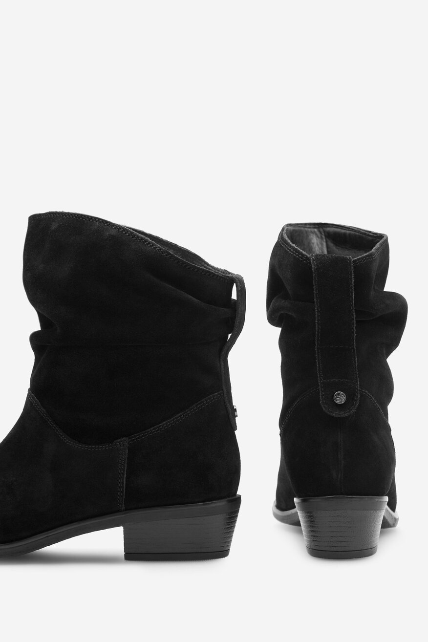 Botki skórzane na słupku