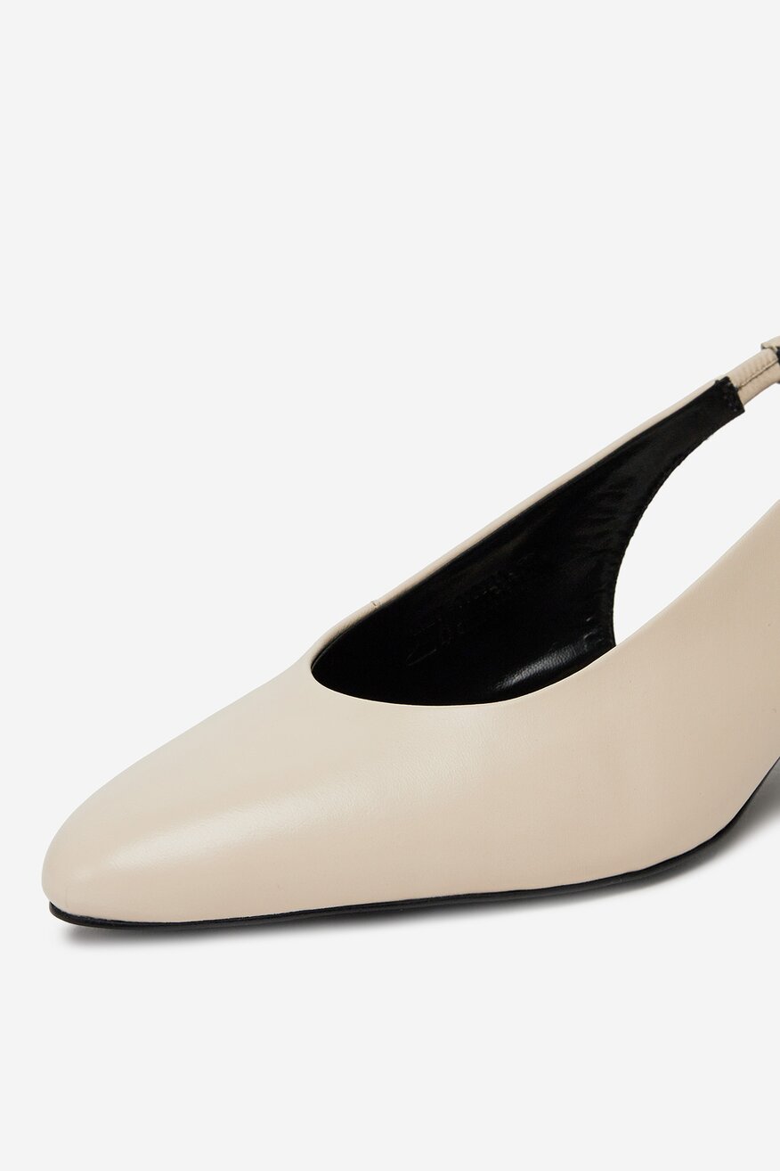 Czółenka skórzane