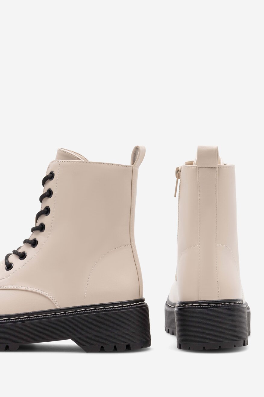 Trzewik na platformie