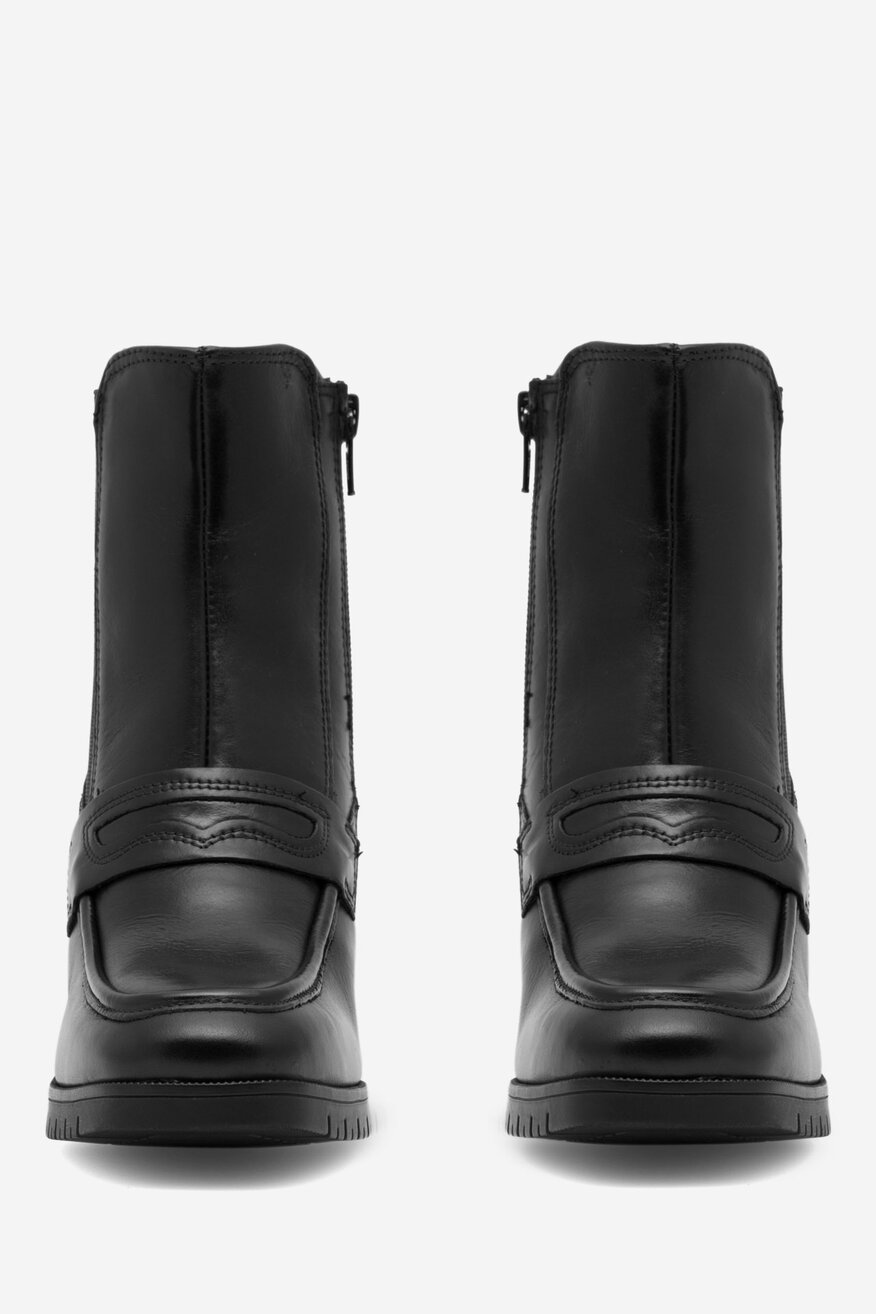 Botki skórzane na słupku