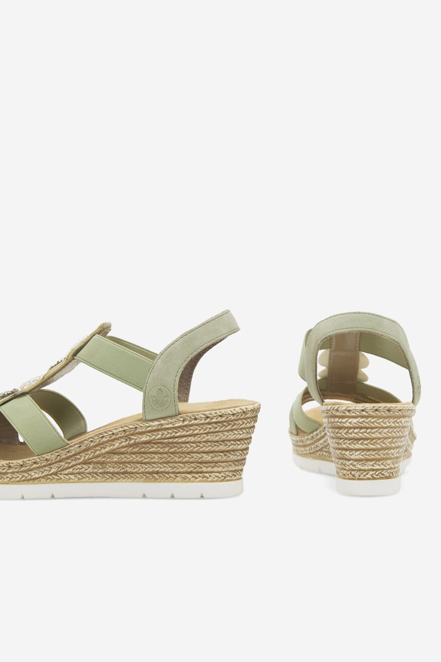 Sandały na koturnie