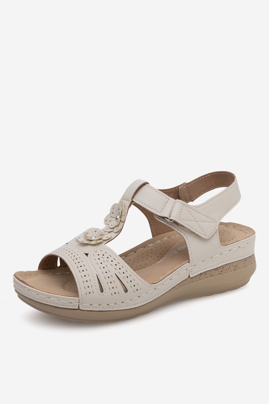 Sandały na koturnie