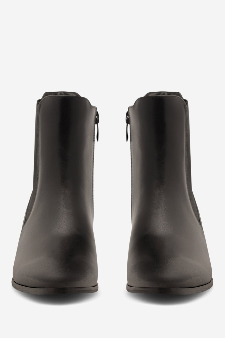 Botki skórzane na słupku