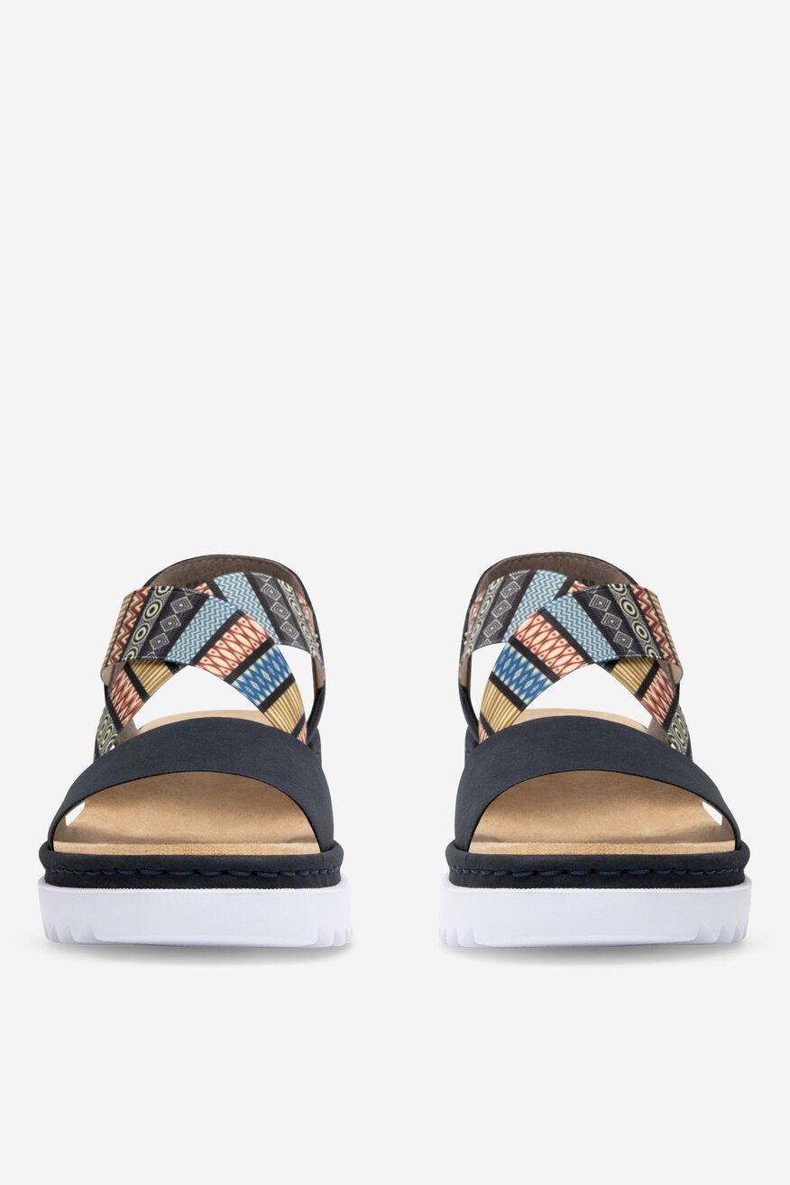 Sandały na koturnie