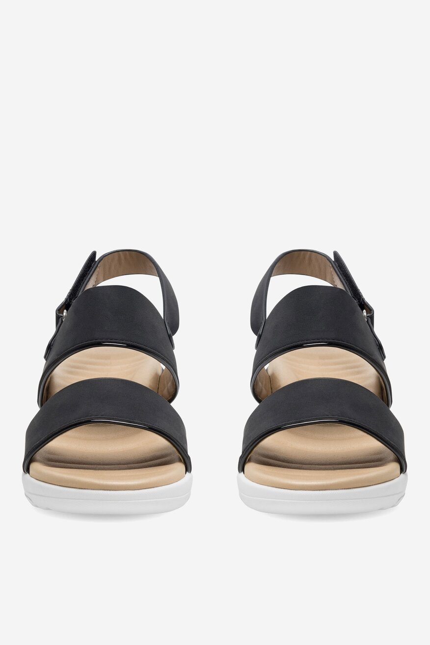 Sandały na koturnie