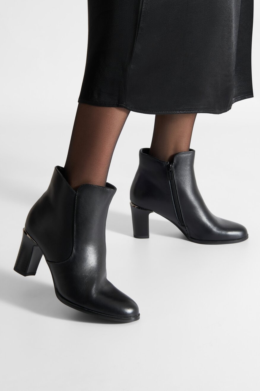 Botki skórzane na słupku