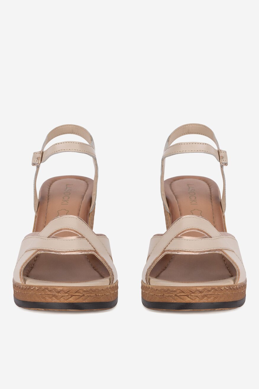 Sandały skórzane na koturnie