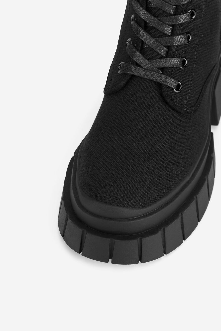 Trzewiki na platformie