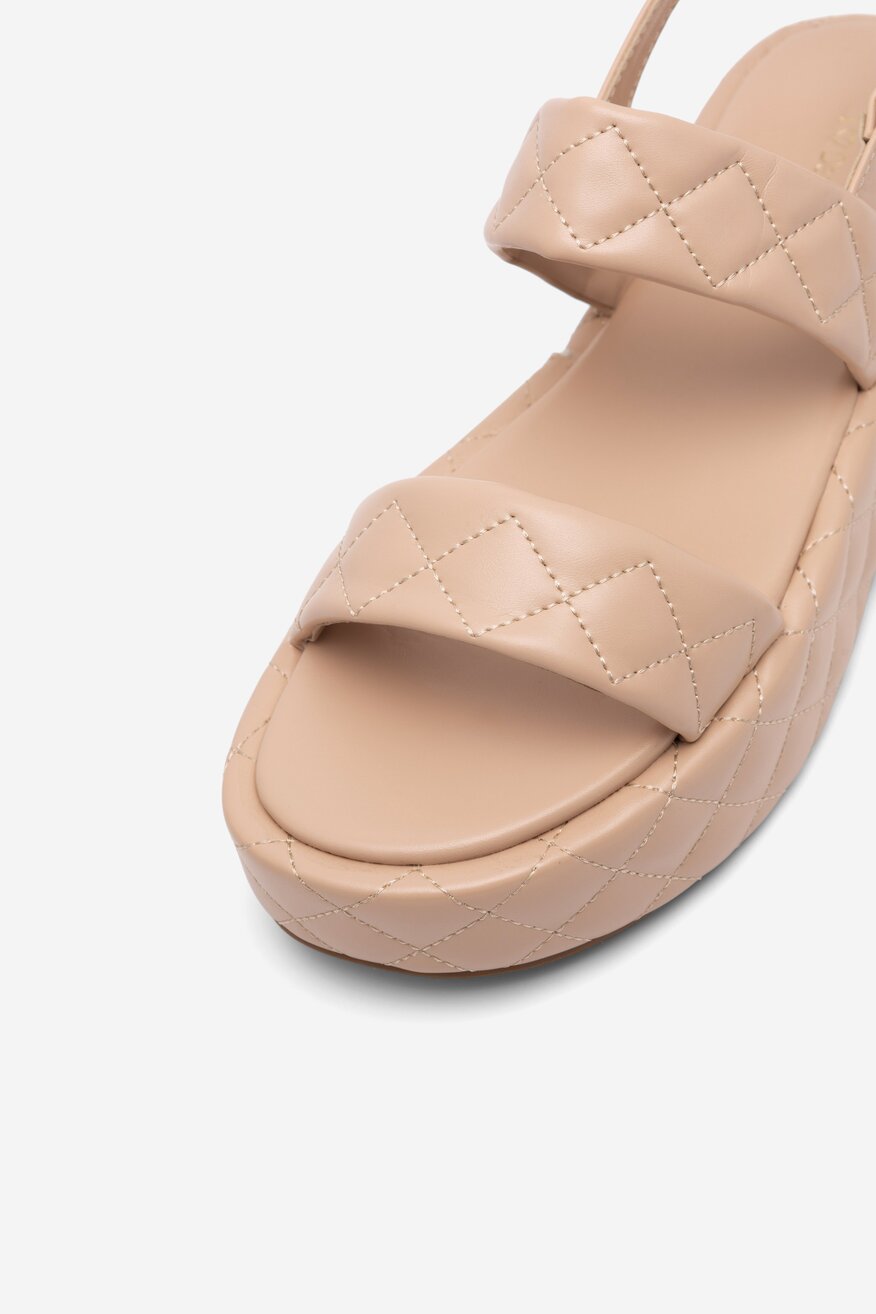 Sandały na platformie