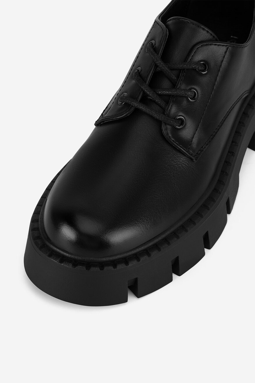 Półbuty na grubej podeszwie