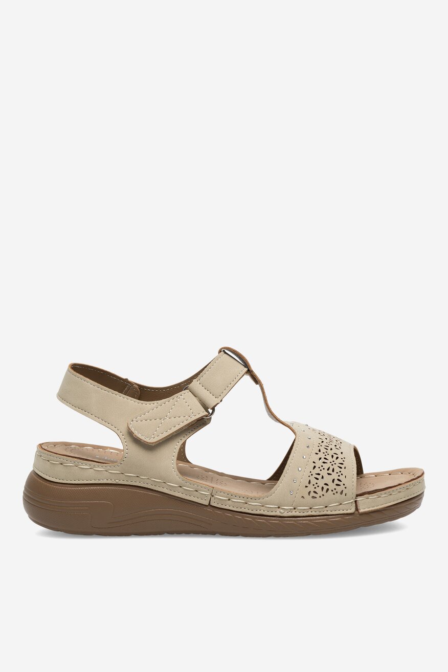 Sandały na koturnie