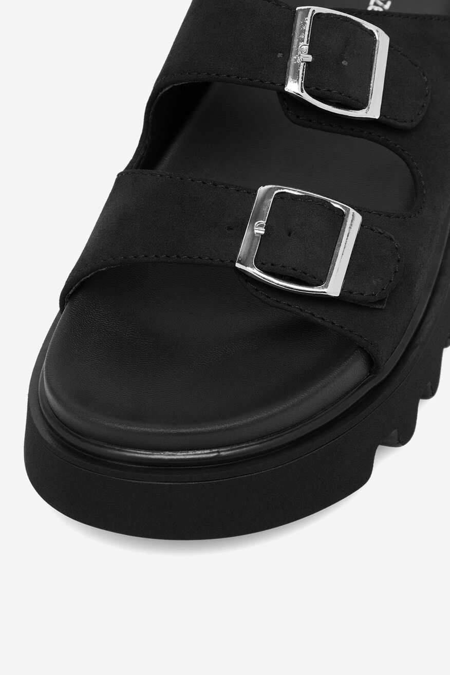 Klapki na grubej podeszwie