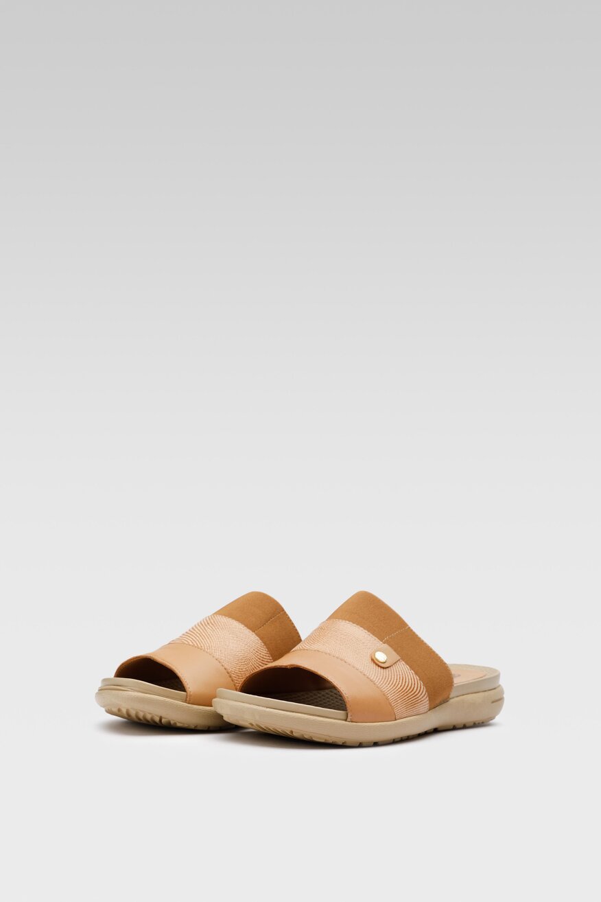 Skórzane klapki beżowe