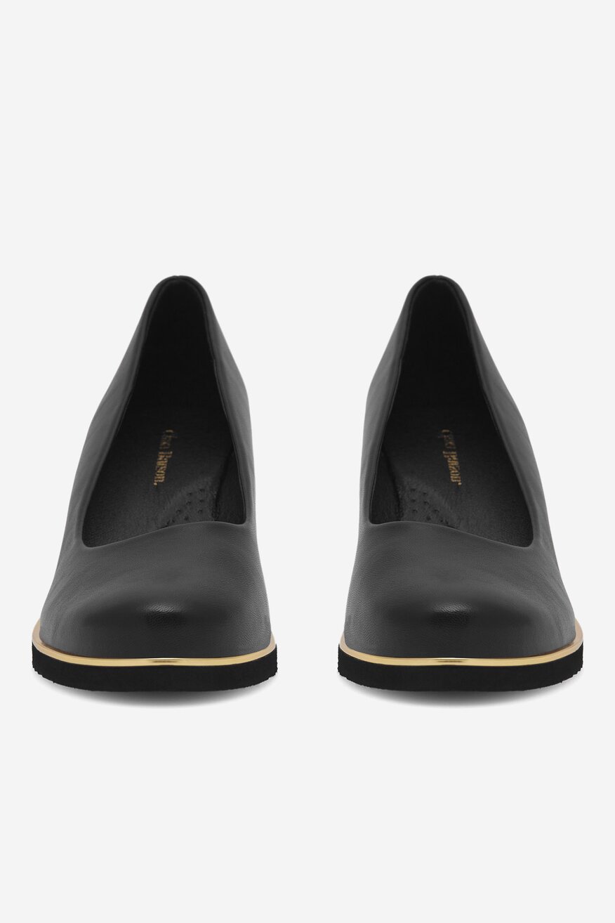 Czółenka na koturnie