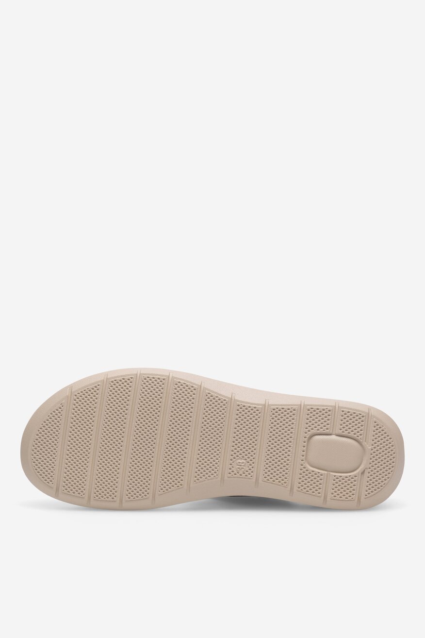 Sandały na koturnie